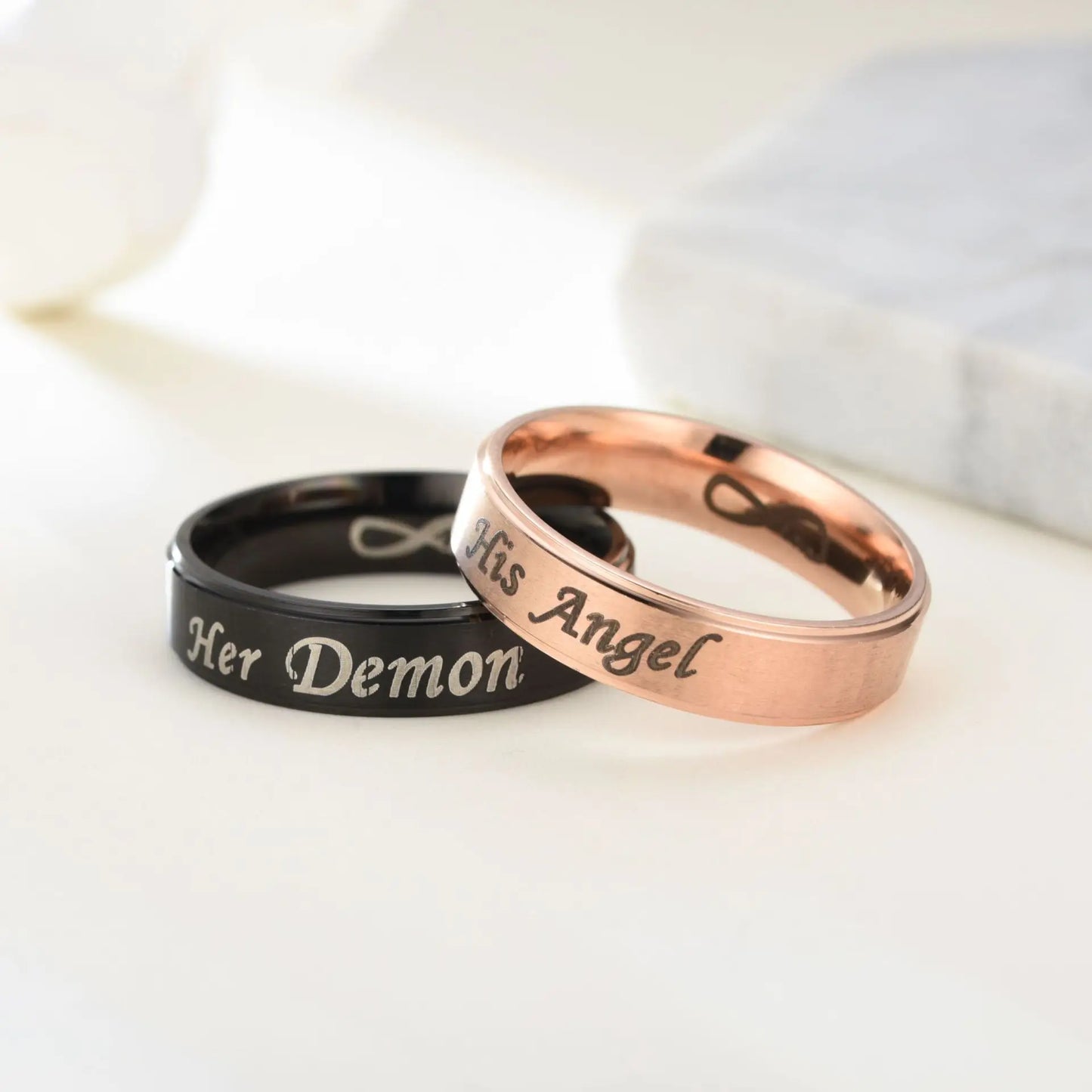 AsJerlya 6mm Couple Rings Her Demon His Angel Black Ring For Women Ανδρικά Ανοξείδωτα Αξεσουάρ κοσμημάτων Eternal LOVE